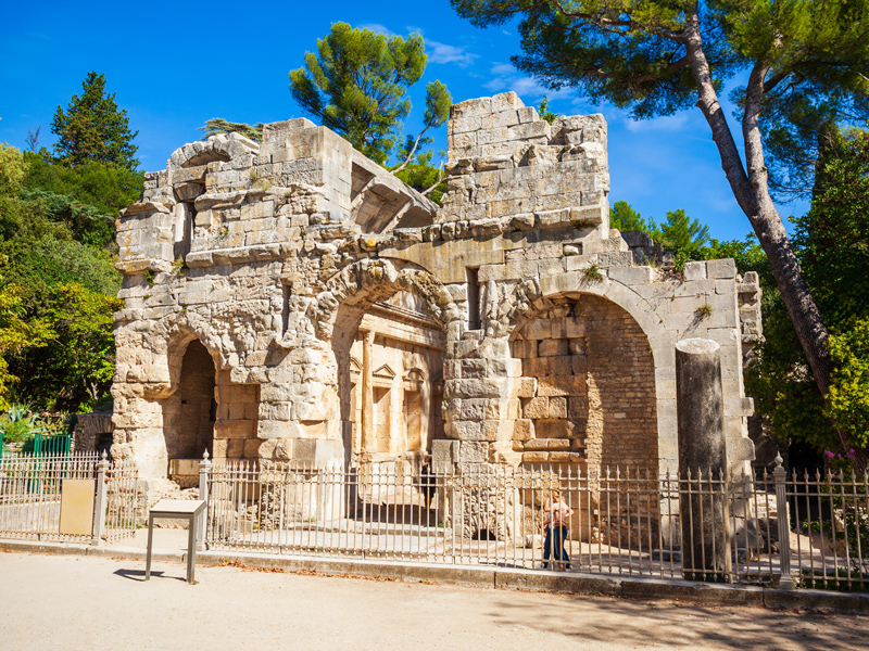 LE MYSTÈRE DU CROCODILE D'OR à NIMES